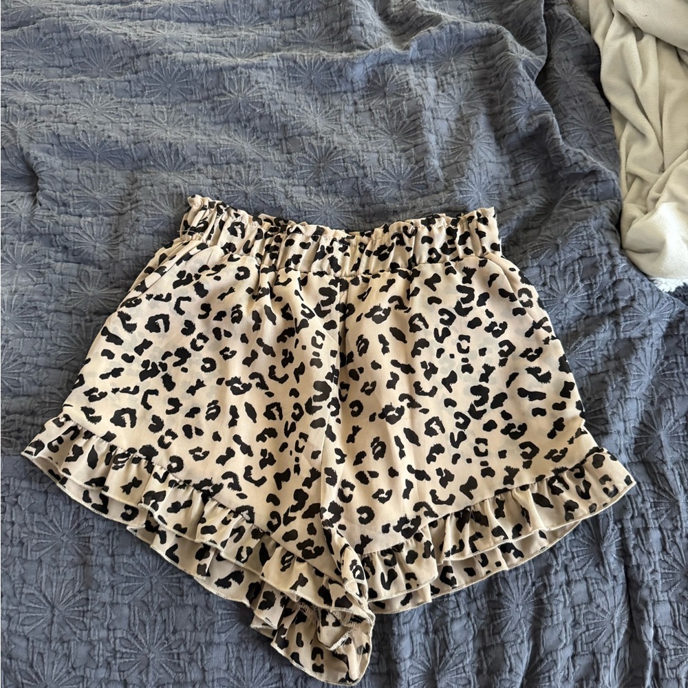 S Leopard Print Ruffle Hem Women's Shorts